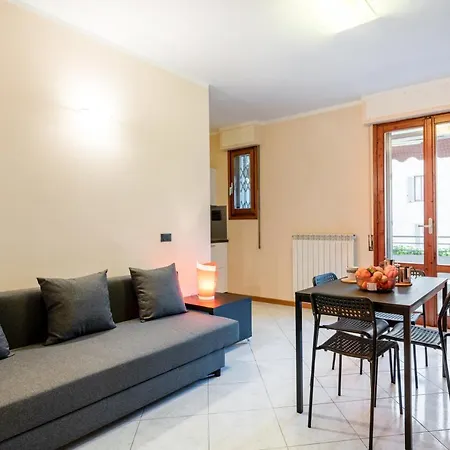 Guesthost - Comfortable Flat With Terraces Florens