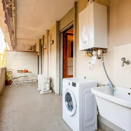 Guesthost - Comfortable Flat With Terraces Lägenhet *